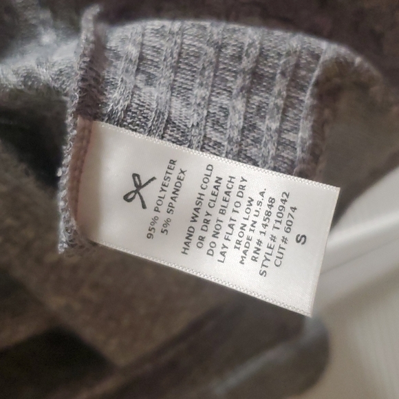 Long-sleeved top with shoulder cutouts - Picture 9 of 11